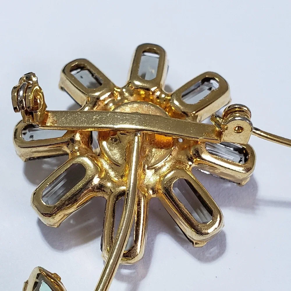 Vintage Pink Daisy Flower Gold Tone Brooch Smoke Rhinestones  Unsigned Mid Cent - Picture 9 of 9
